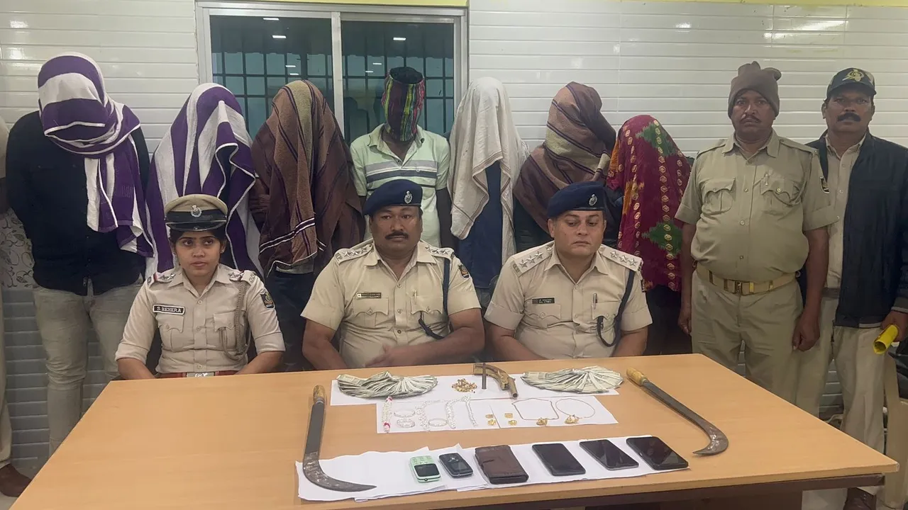  Seven accuse arrested by Aul police. Photograph: (Sambad ) 