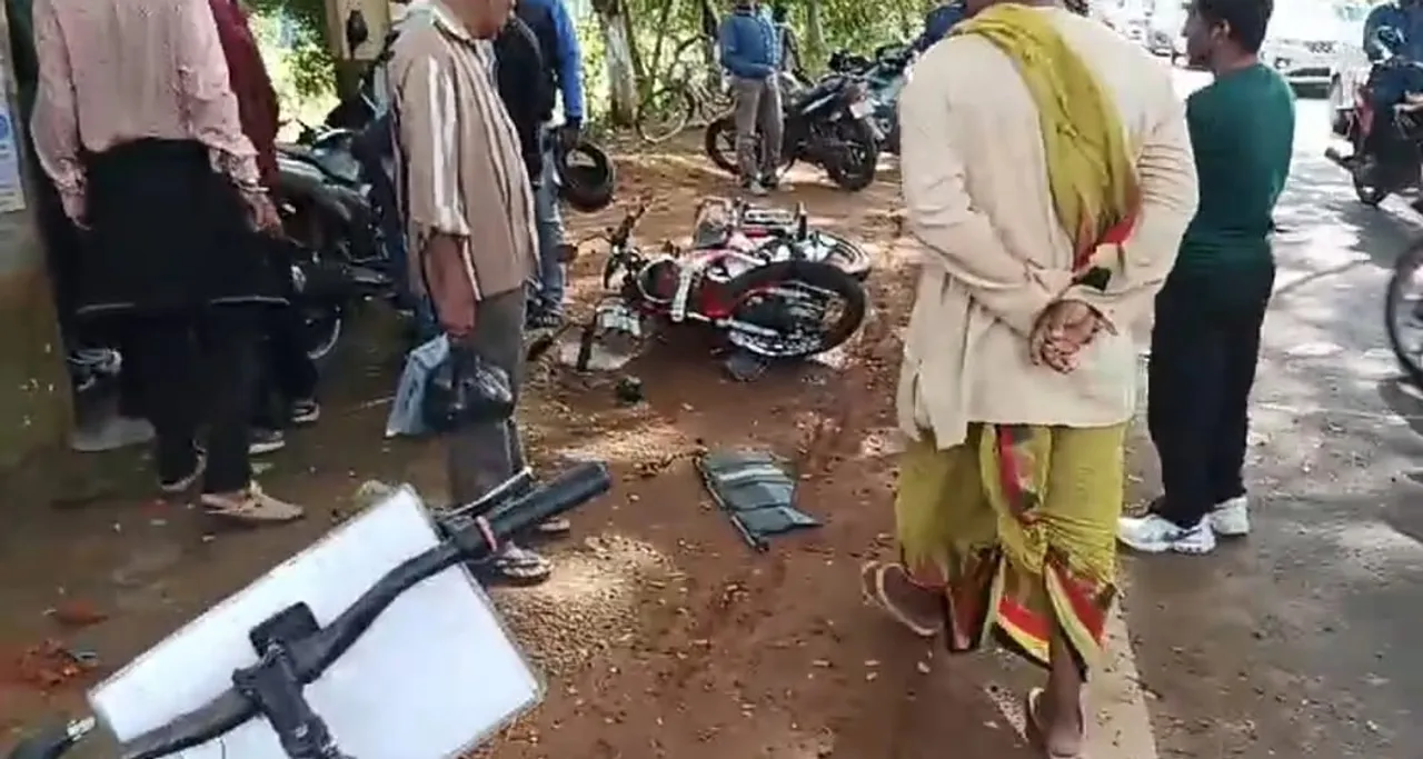  Accident in Dhirpur Chawk of Puri.  Photograph: (Sambad ) 