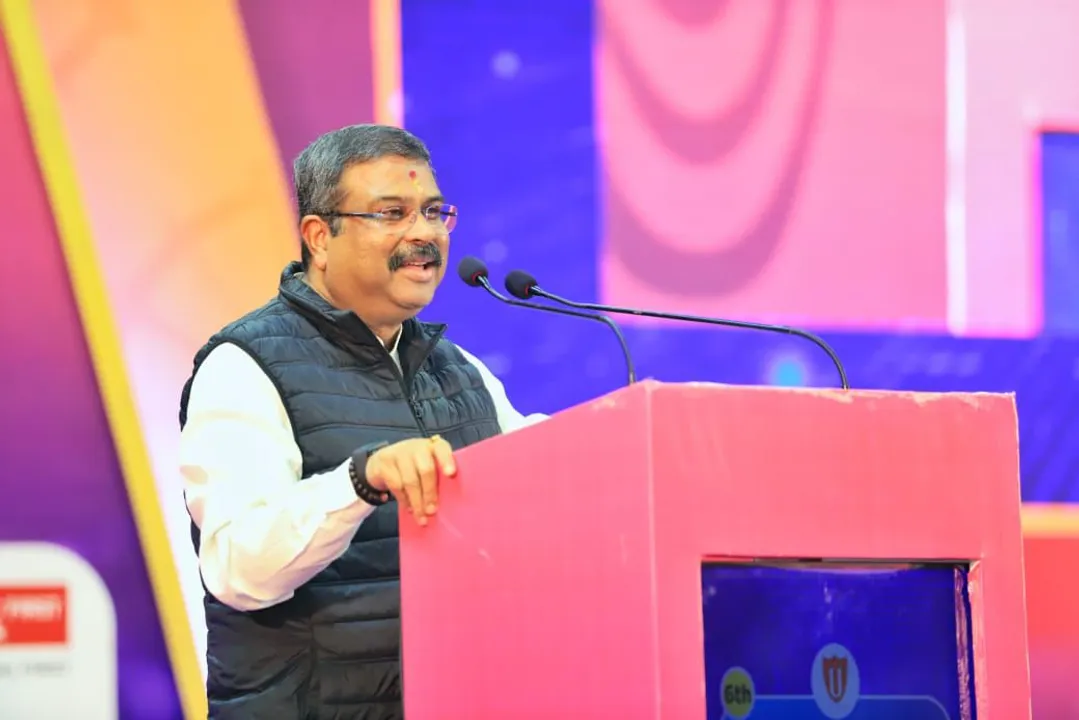  Dharmendra Pradhan at DAC School programme in Bhubaneswar.  Photograph: (Sambad ) 