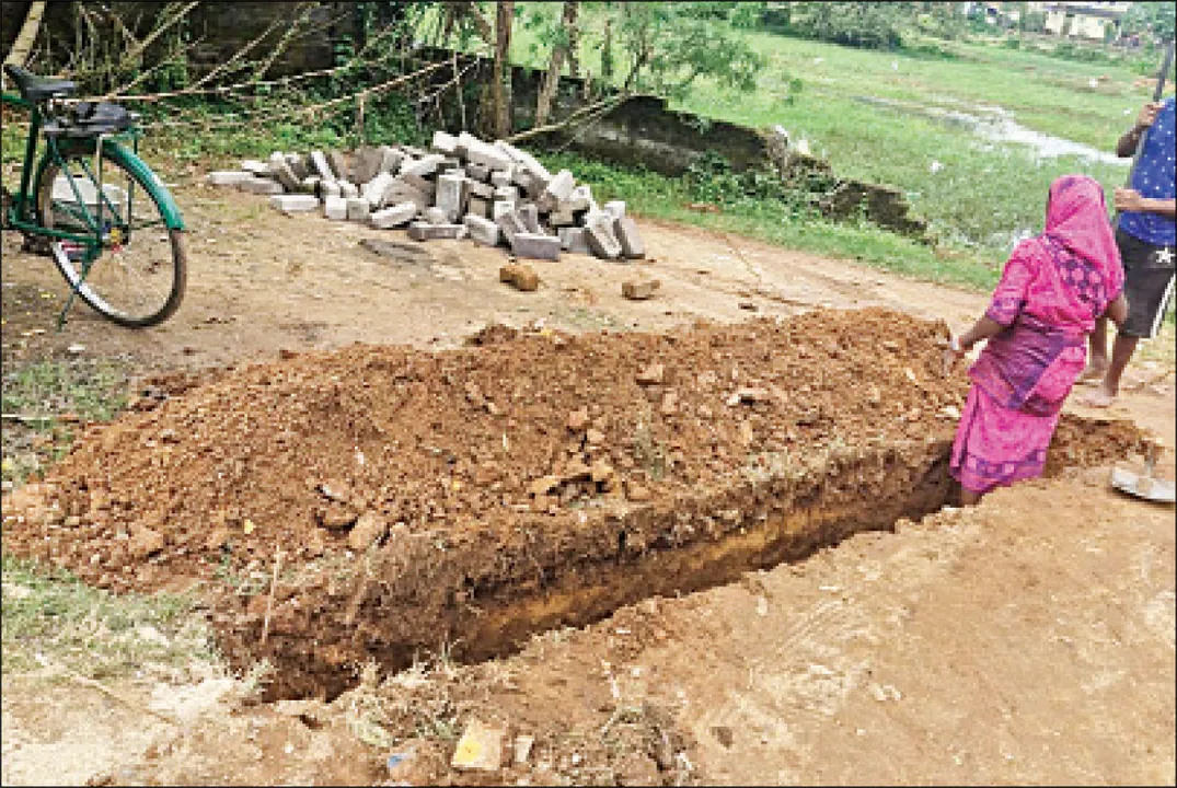  ସିଡିପି ରୋଡ୍‌ରେ ପାଚେରି: ଯୋଜନା କରି ବସିଯାଉଛି ବିଡିଏ, କଟକଣା କେହି ମାନୁ ନାହାନ୍ତି