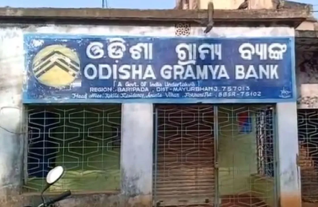  ଓଡ଼ିଶା ଗ୍ରାମ୍ୟ ବ୍ୟାଙ୍କରେ ଲୁଟ୍ କରିବା ପରେ ନିଆଁ ଲଗାଇଦେଇଲେ ଦୁର୍ବୃତ୍ତ