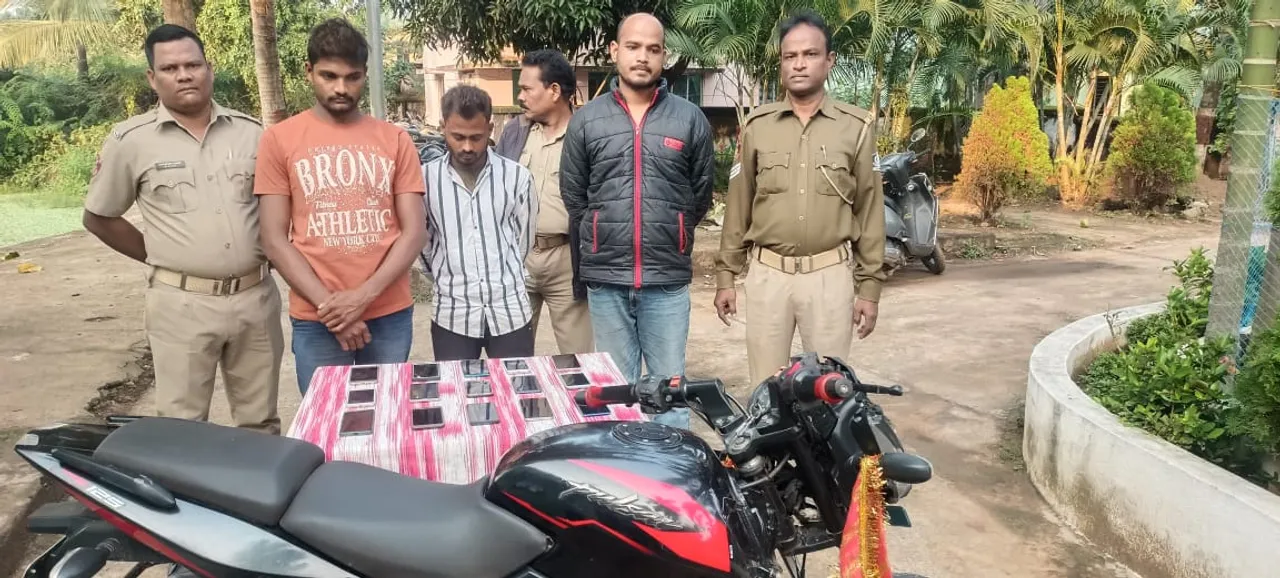  Three accuse arrested in Balipatna.  Photograph: (Sambad ) 