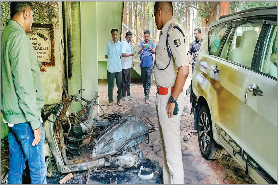  ଫୁଲବାଣୀ ବିଧାୟକଙ୍କ ଗାଡ଼ି ଜାଳିଦେଲେ ଦୁର୍ବୃତ୍ତ
