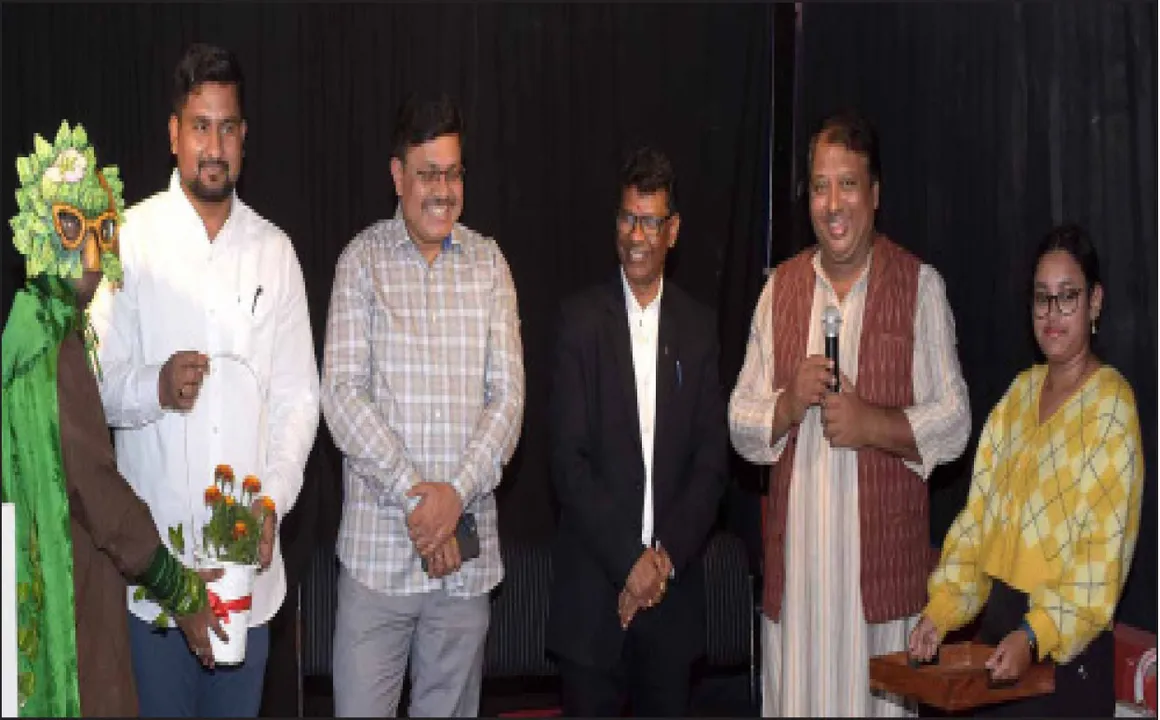  ‘ସମ୍ବାଦ’ର ‘ପୁନଶ୍ଚ ପୃଥିବୀ’ ବେଶ୍ ଲୋକପ୍ରିୟ ହୋଇଛି: ‘ନୂଆବର୍ଷରେ ଫୁଲତୋଡ଼ା ବଦଳରେ ଚାରା ଦିଅନ୍ତୁ’