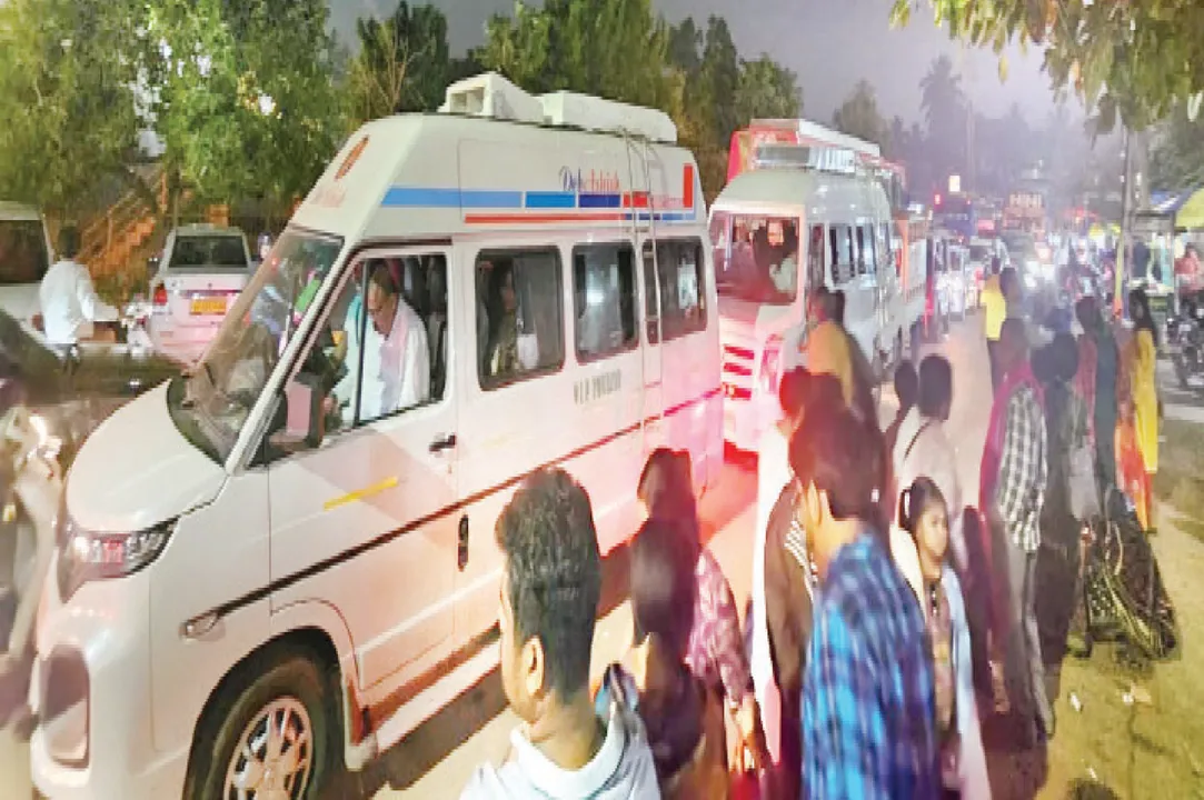  ଟ୍ରାଫିକ୍‌ ଯନ୍ତ୍ରଣାରେ ଅଣନିଶ୍ବାସୀ: ଗାଡ଼ି ଉଠାଇବାରେ ଅଟକିଗଲେ