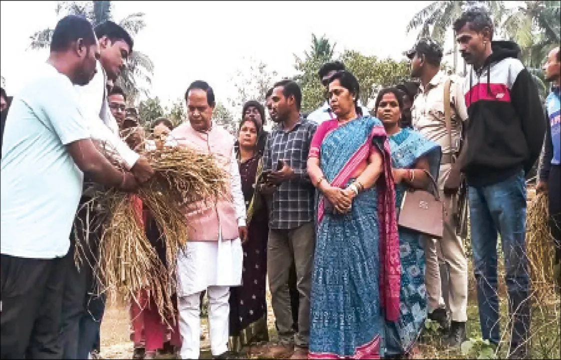  ଯାଜପୁରରେ ସମୀକ୍ଷା କଲେ ଯୋଗାଣ ମନ୍ତ୍ରୀ: ପାଖ ପଞ୍ଚାୟତ ଦେଇ ଗଲେ, ମୃତ ଚାଷୀଙ୍କ ପରିବାରକୁ ଭେଟିଲେନି