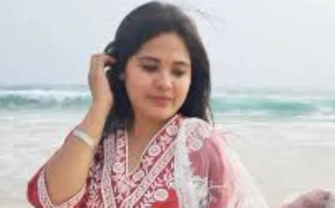  ପାଇଖାନାରୁ ମହିଳା ଫୁଡ୍‌ବ୍ଲଗରଙ୍କ ଝୁଲନ୍ତା ମୃତଦେହ ଉଦ୍ଧାର: ହତ୍ୟା ଅଭିଯୋଗ