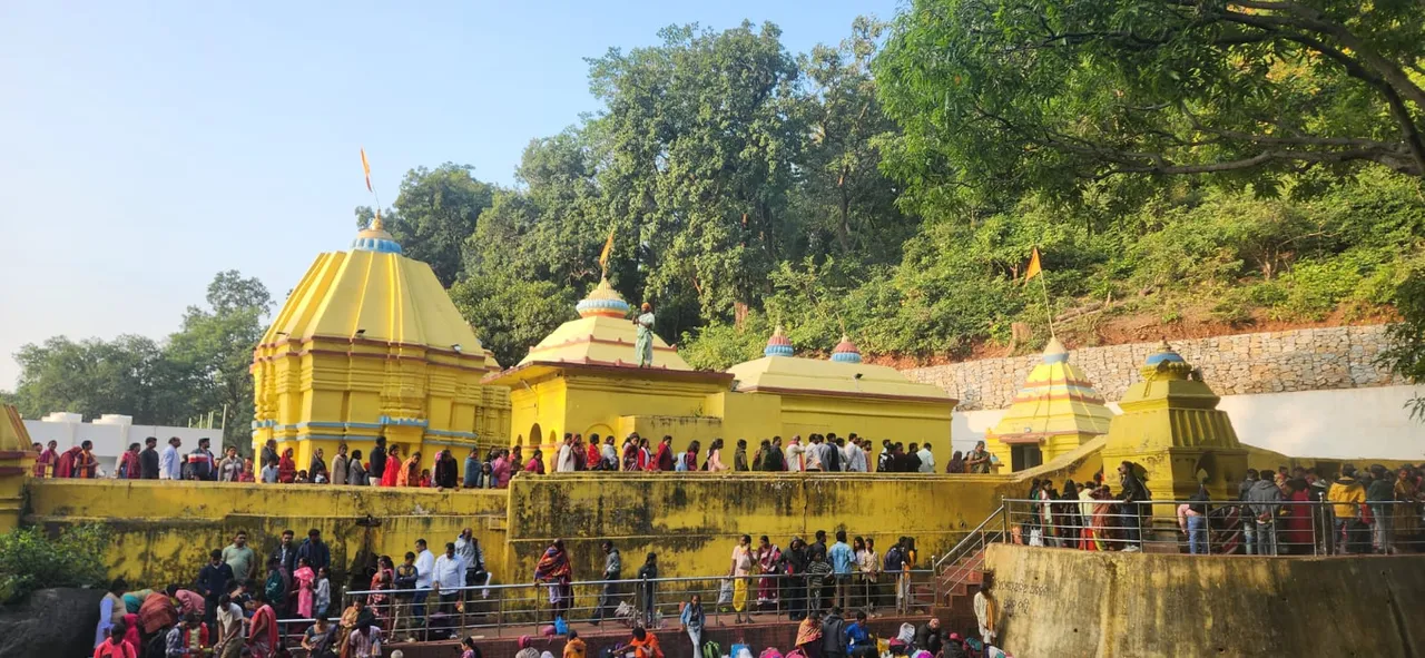  ନୂଆ ବର୍ଷ ଲାଗି ହରିଶଙ୍କର ଚଳଚଞ୍ଚଳ,  ବହୁ ସଂଖ୍ୟକ ପର୍ଯ୍ୟଟକଙ୍କ ଭିଡ଼