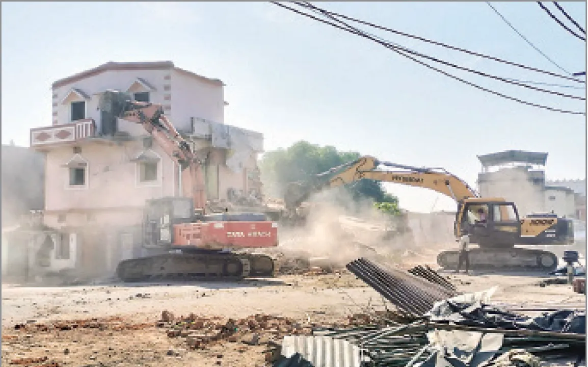  ସମ୍ବଲପୁରରେ ବୁଲିଲା ବୁଲ୍‌ଡୋଜର୍‌