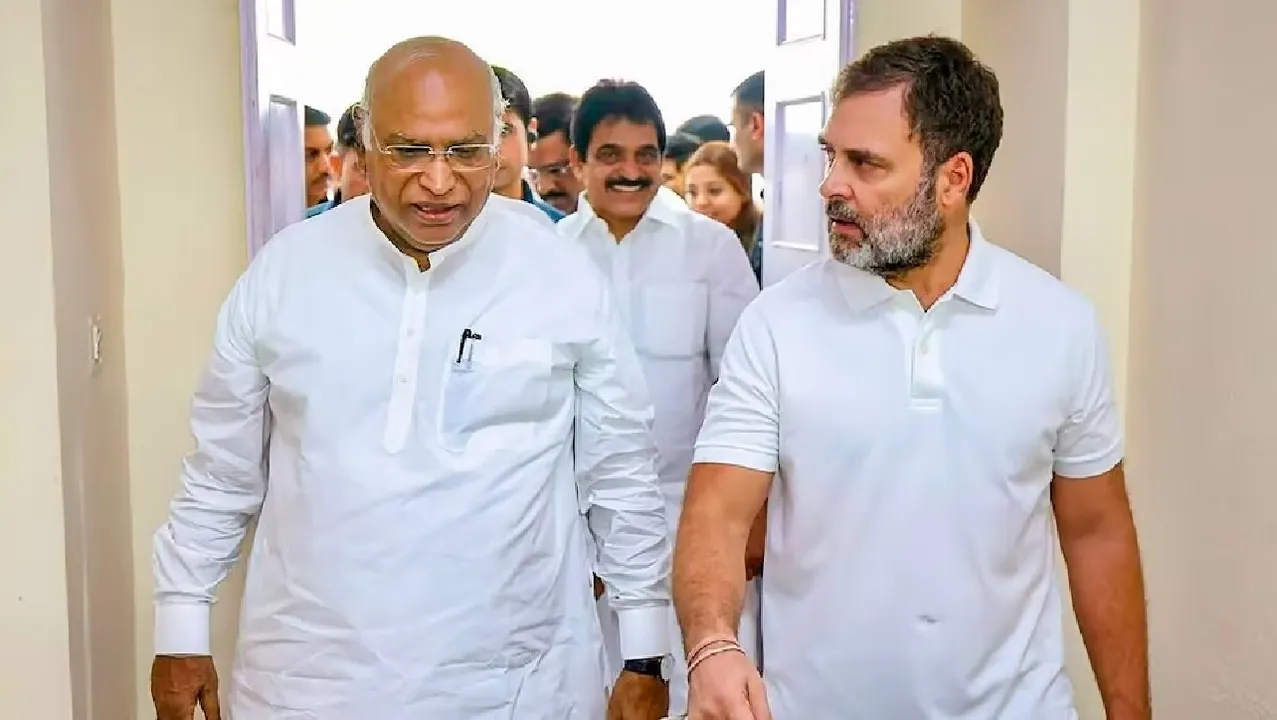 ଦିଲ୍ଲୀରେ ମହିଳାଙ୍କୁ ମାସକୁ ୩ ହଜାର ଟଙ୍କା ଦେବାକୁ ପ୍ରତିଶ୍ରୁତି ଦେଲା କଂଗ୍ରେସ