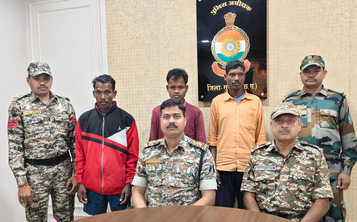  Three naxals surrender  Photograph: (Sambad ) 