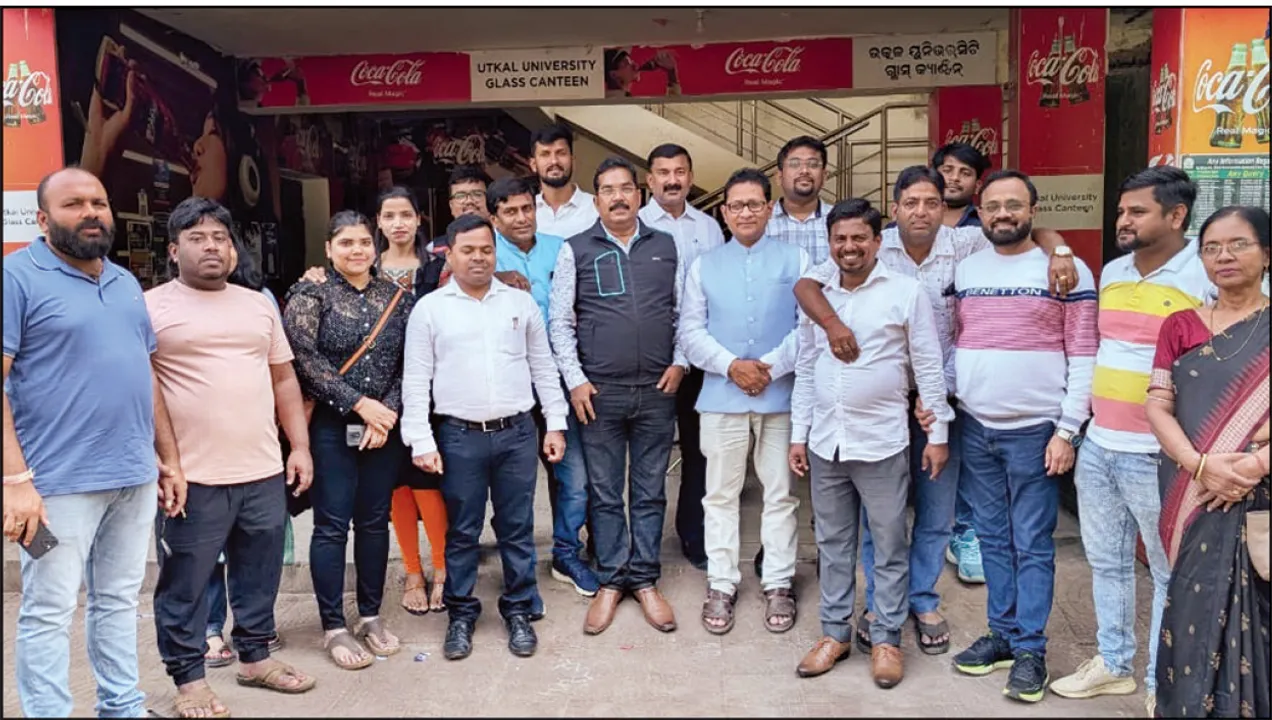  ଫକୀର ମୋହନଙ୍କ ପ୍ରତିମୂର୍ତ୍ତିକୁ ଅସମ୍ମାନ ପ୍ରସଙ୍ଗ: ୧୪ ତାରିଖ ପୂର୍ବରୁ ନ ହଟିଲେ କଳାକନା ଢଙ୍କାଯିବ