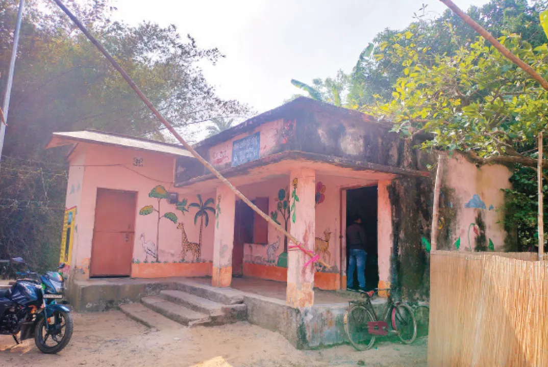  ୱାର୍ଡସଭ୍ୟା ଓ ଅଙ୍ଗନବାଡ଼ି କର୍ମୀଙ୍କ ମଧ୍ୟରେ ବିବାଦ: ୭୦ ଦିନ ଧରି ଭୋକିଲା ପେଟରେ ପିଲା!