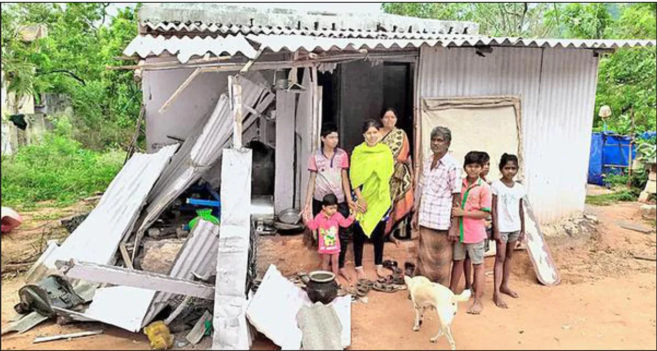  ଜନବସତିମୁହାଁ ହାତୀପଲ: ସୁନ୍ଦରଗଡ଼ରେ ମାସକୁ ଭାଙ୍ଗୁଛନ୍ତି ୩୨ ଘର