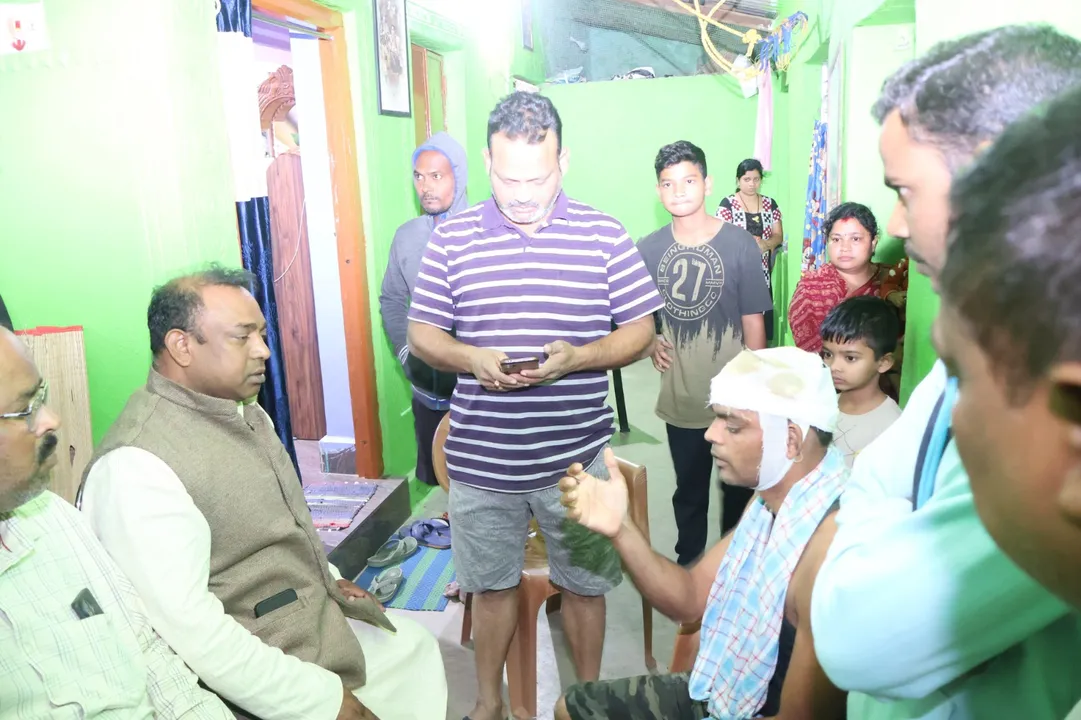  ବନ୍ଧୁକମୁନରେ ଲକ୍ଷାଧିକ ଟଙ୍କା, ମୋବାଇଲ ଲୁଟିନେଲେ ଦୁର୍ବୃତ୍ତ