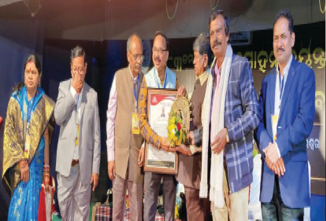  ‘ସମ୍ବାଦ’ ସ୍ତମ୍ଭକାର ଚିନ୍ମୟ ହୋତାଙ୍କୁ ଫକୀରମୋହନ ସମ୍ମାନ