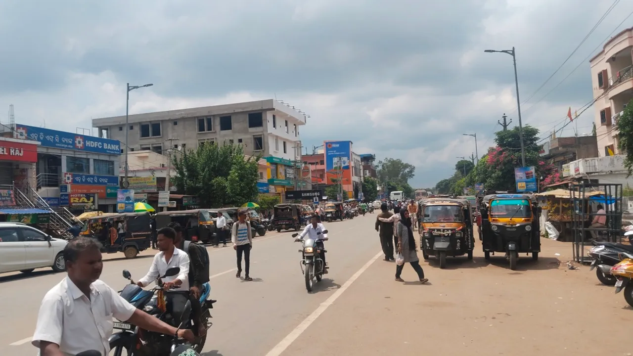  Traffic problem in Rairangpur city Photograph: (sambad.in) 