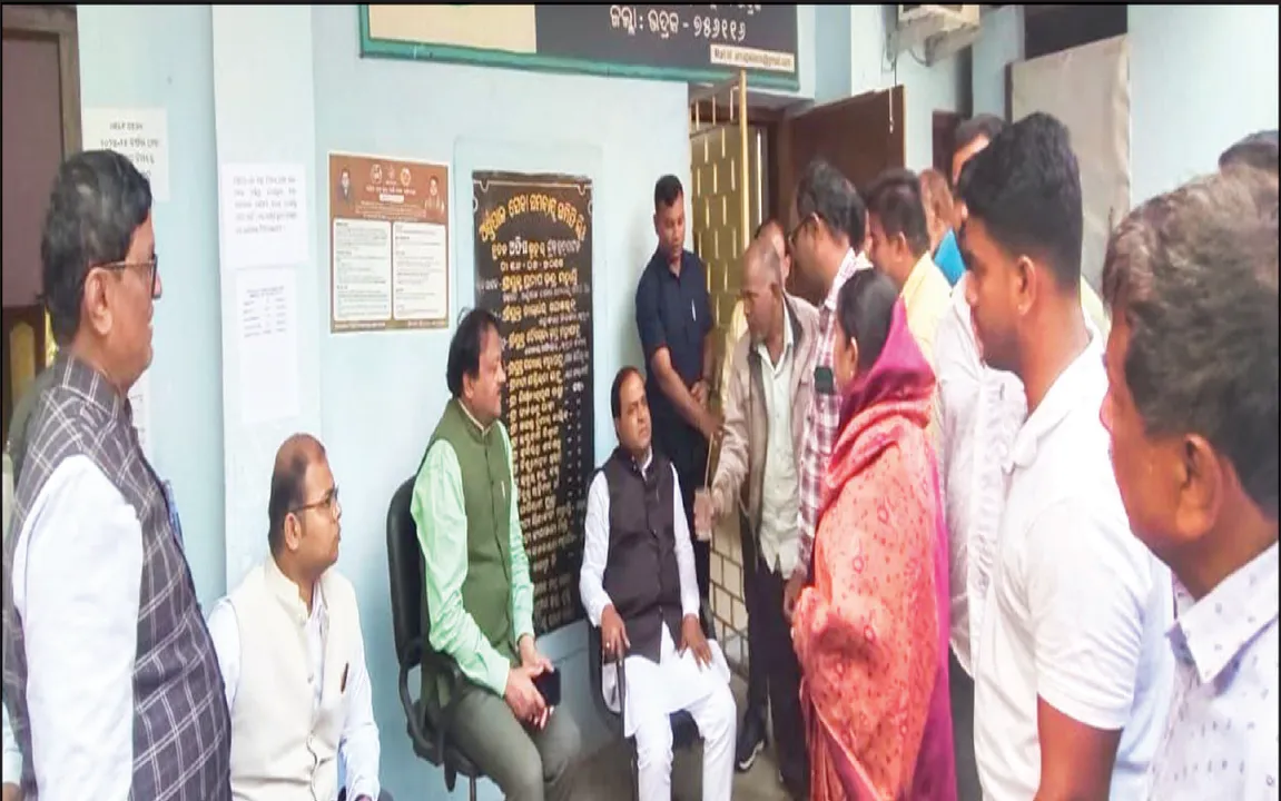  ଭଦ୍ରକରେ ଯୋଗାଣ ମନ୍ତ୍ରୀଙ୍କ ସମୀକ୍ଷା: ‘କେବଳ ଏଫ୍ଏକ୍ୟୁ ମାନର ଧାନ କିଣାଯିବ’