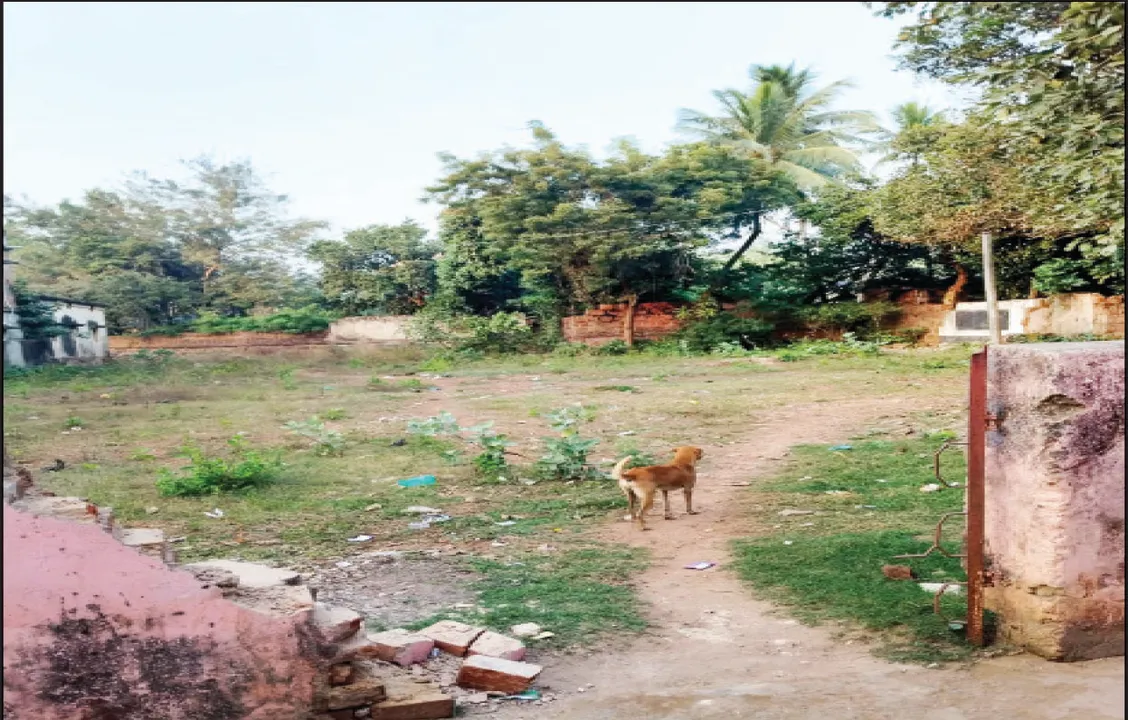 ନିର୍ମାଣ ହେଉନି କପିଳେଶ୍ବର କମ୍ୟୁନିଟି ସେଣ୍ଟର: ୧୧୦ ବର୍ଷର ପ୍ରାଥମିକ ବିଦ୍ୟାଳୟ ଭାଙ୍ଗିଦେଲେ