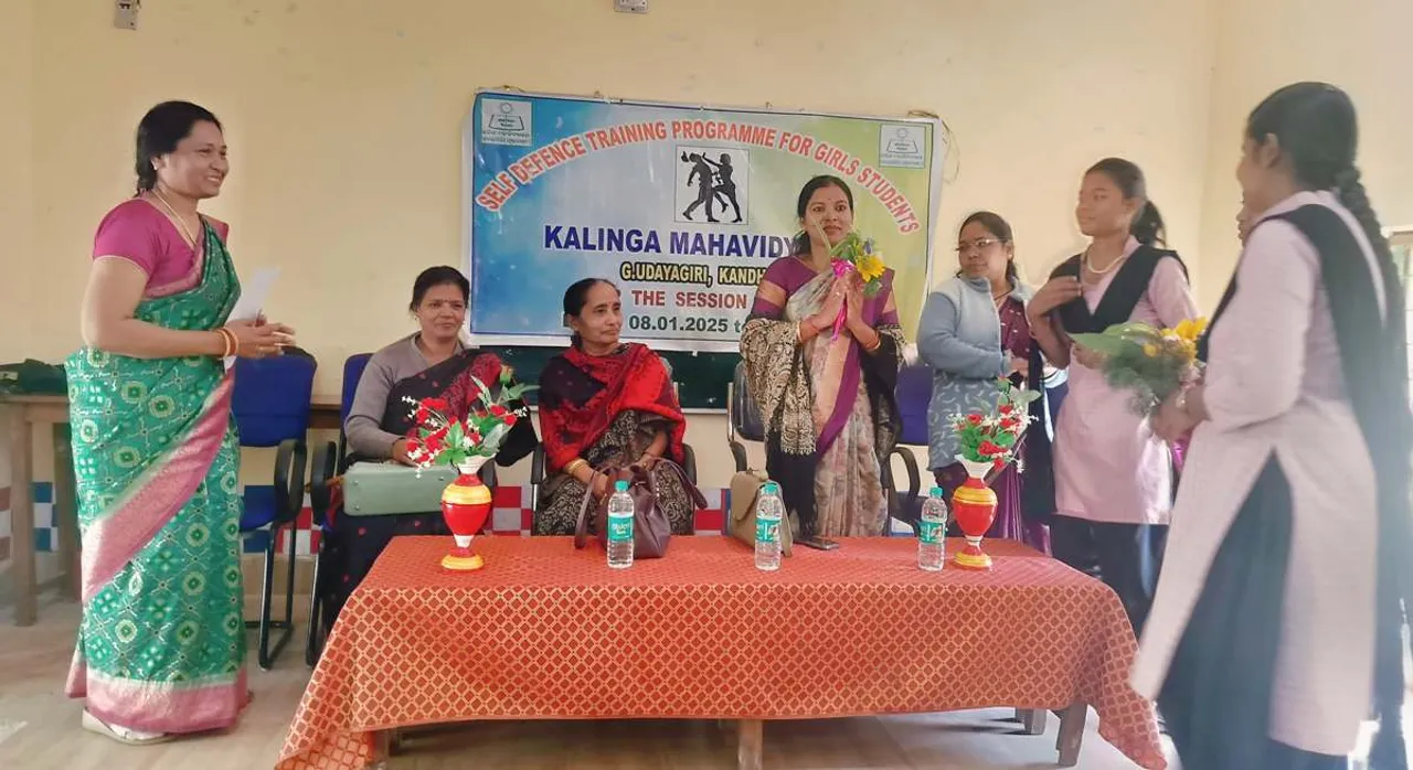  self-defense training camp for students  Photograph: (sambad.in) 