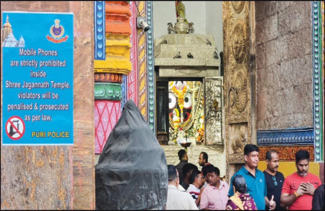  ଶ୍ରୀମନ୍ଦିରରେ ମୋବାଇଲ ବାରଣ ନେଇ ଲାଗିଲା ସୂଚନା ଫଳକ: ଚାରିଦ୍ବାରରେ ଜଗିବେ ୪ ସ୍ବତନ୍ତ୍ର ଟିମ୍‌