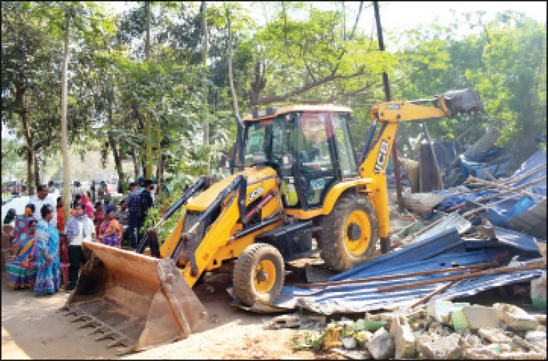  ଉଚ୍ଛେଦ ବେଳେ ଜୋର୍‌ ଧରିଲା ଥଇଥାନ ଦାବି: ଲୋକଙ୍କ ସହ ଧାରଣାରେ ବସିଲେ ବିଧାୟକ