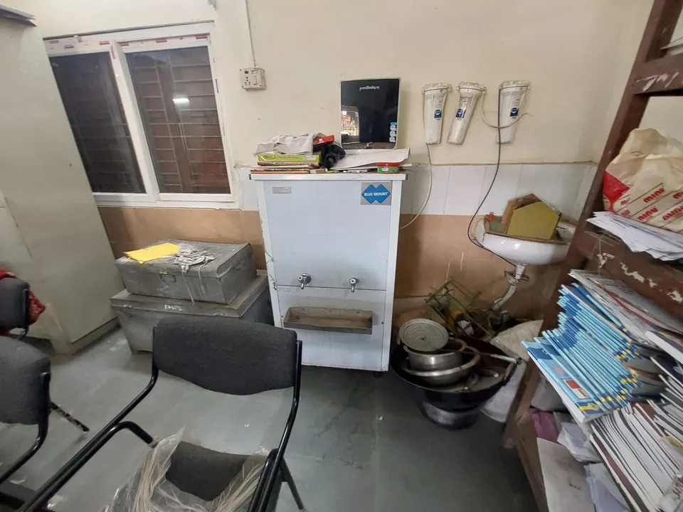  ବିଧାୟକଙ୍କୁ ଶିକ୍ଷୟିତ୍ରୀଙ୍କ ଅଜବ ଉତ୍ତର: ଝାଡ଼ୁ ନଥିବାରୁ ସଫେଇ ହେଉନି ବିଦ୍ୟାଳୟ