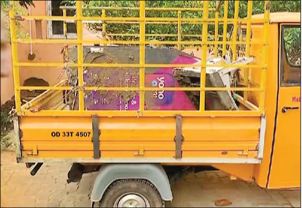  ରାତିଅଧରେ ଏଟିଏମ୍‌ ତାଡ଼ିନେଲେ: ଗଙ୍ଗୁଆରେ ଫିଙ୍ଗିଲେ ମେସିନ୍‌