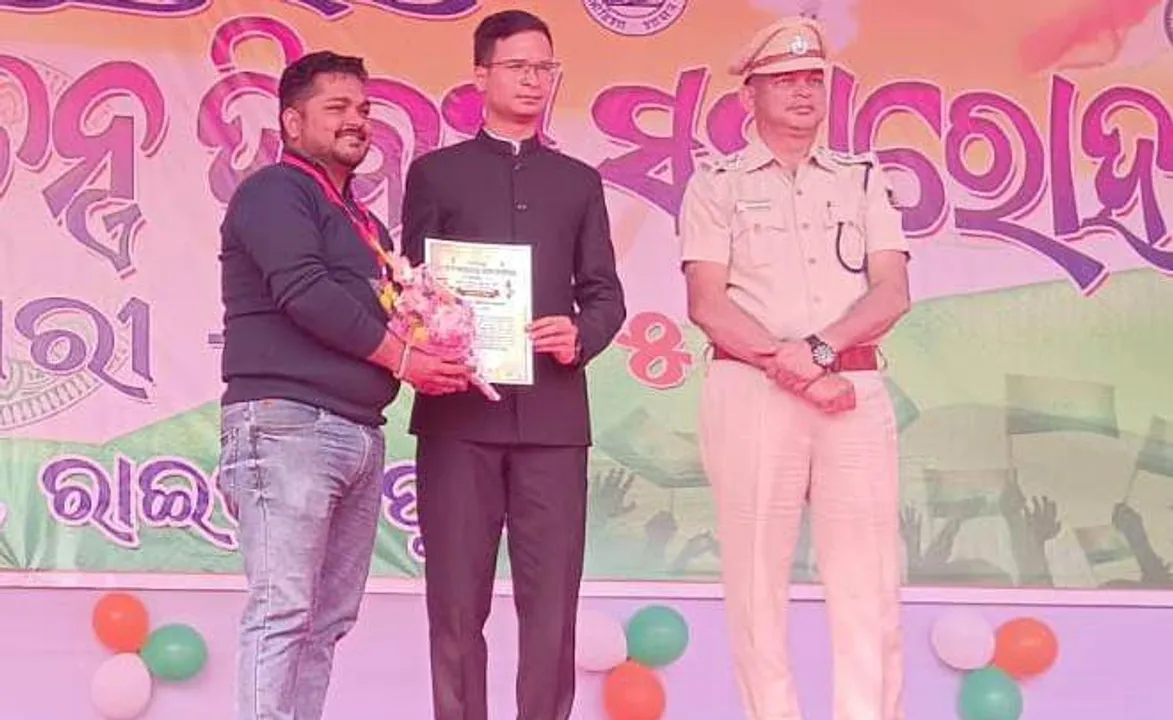  Blood man felicitated.  Photograph: (Sambad ) 