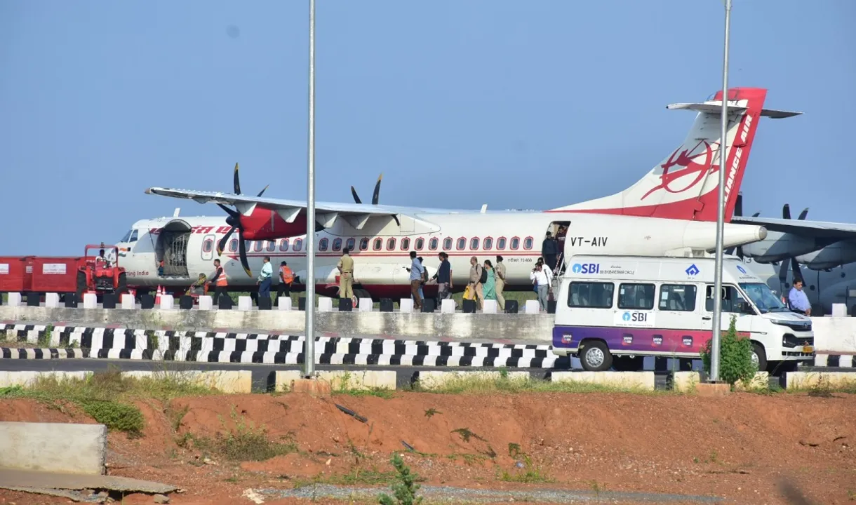  Minister of Revenue held a review meeting regarding the expansion of the airport Photograph: (sambad.in) 