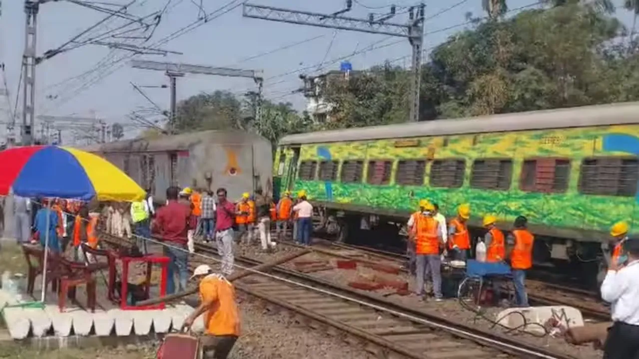  ଦୁଇଟି ଟ୍ରେନ ମଧ୍ୟରେ ଧକ୍କା, ଧାରଣାଚ୍ୟୁତ ହେଲା ୩ ବଗି