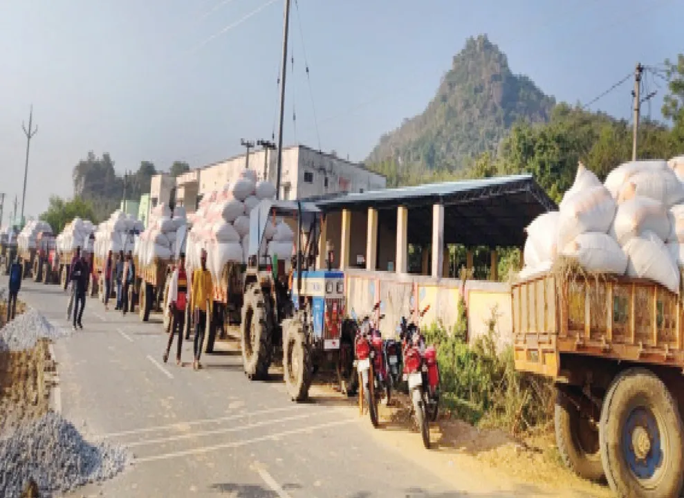  କଟ୍‌ନିଛଟ୍‌ନି ଉପରେ ଲାଗିପାରୁନି ରୋକ୍‌: ମଣ୍ଡିରୁ ନୋଡାଲ୍‌ ଅଧିକାରୀ ଉଭାନ