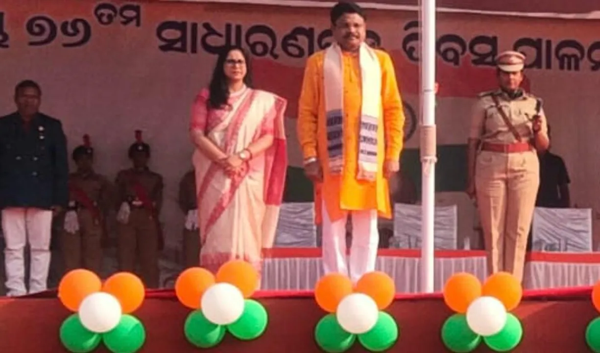 ରାୟଗଡାରେ ଜିଲ୍ଳାସ୍ତରୀୟ ୭୬ତମ ଗଣତନ୍ତ୍ର ଦିବସ, ଅଭିବାଦନ ଗ୍ରହଣ କଳେ ସ୍ବାସ୍ଥ୍ୟ ଓ ପରିବlର କଲ୍ୟାଣ ମନ୍ତ୍ରୀ ଡକ୍ଟର ମୁକେଶ ମହାଲିଙ୍ଗ