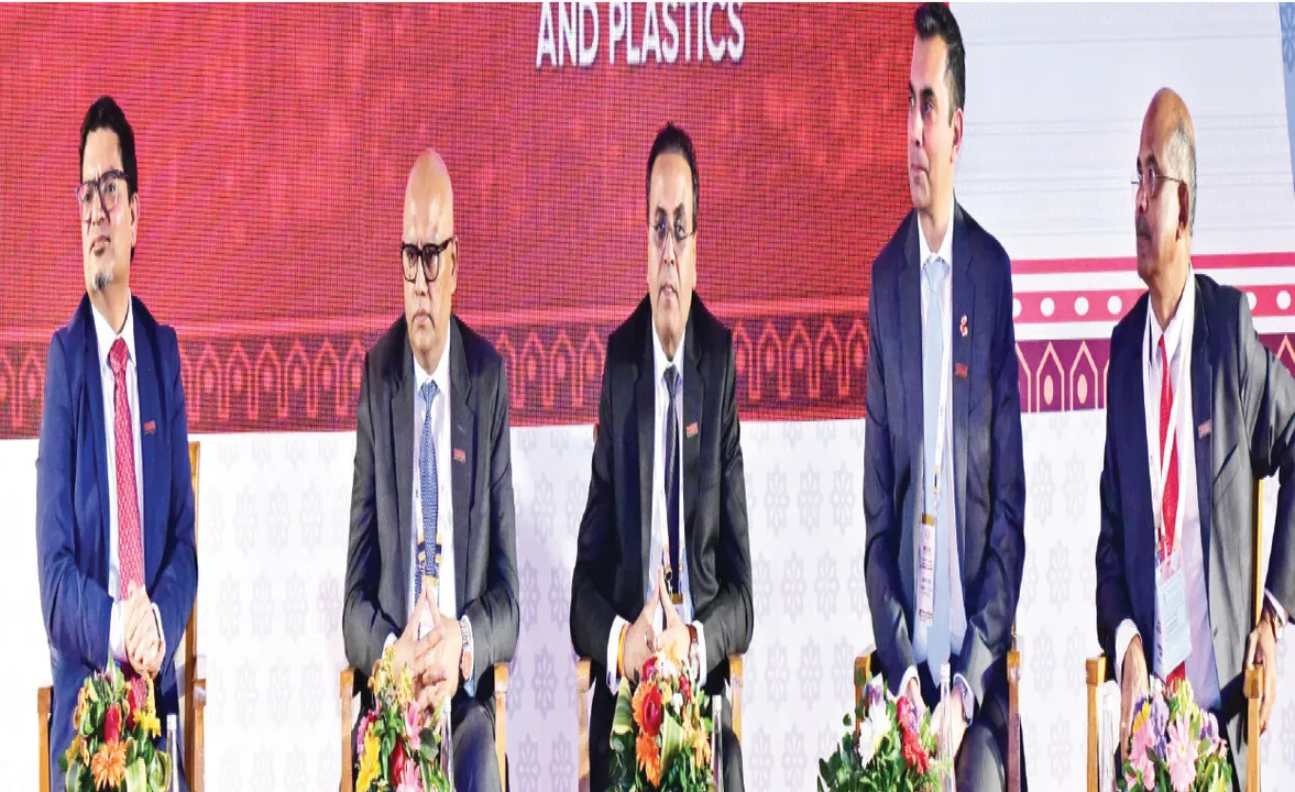  ପେ‌‌ଟ୍ରୋକେମିକାଲ୍‌ ନିବେଶ ଟାଣୁଛି ଓଡ଼ିଶା