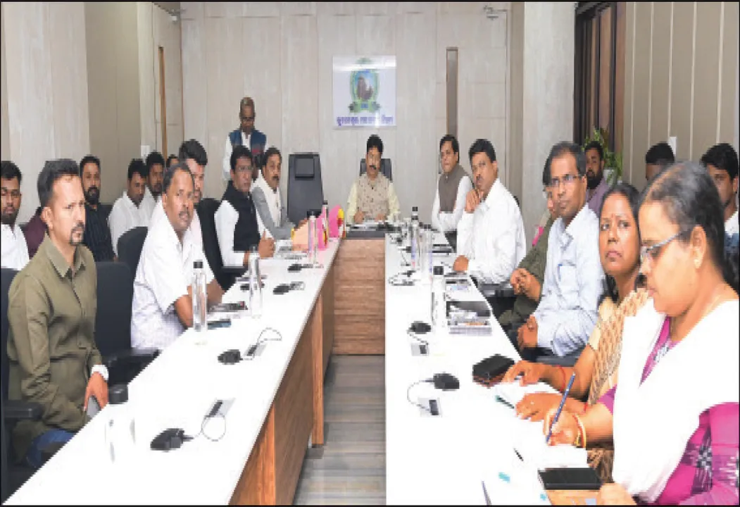  ମନ୍ତ୍ରୀଙ୍କ ସମୀକ୍ଷା: କଲବଲ କରୁଛନ୍ତି ମଶା, କାମ ଦେଉନି ଧୂଆଁ, ତେଲ