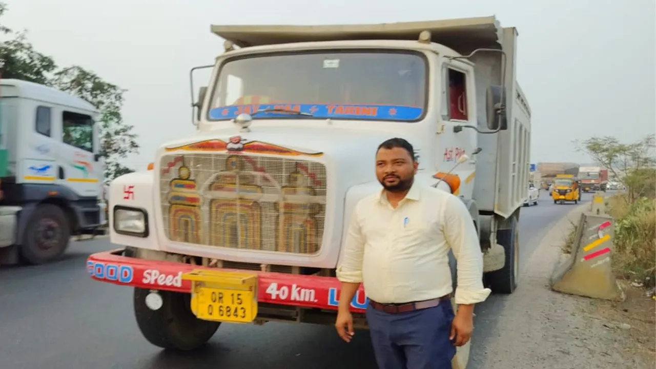  Truck seized Photograph: (sambad.in) 
