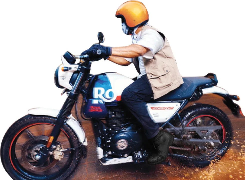  ରୟାଲ୍‌ ଏନ୍‌ଫିଲ୍‌ଡ ସ୍କ୍ରାମ୍‌ ୪୪୦