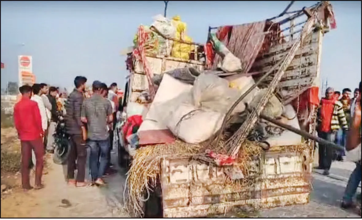 କୁମ୍ଭମେଳାରୁ ଫେରୁଥିଲେ, ଟ୍ରକ୍‌ ମାଡ଼ିଗଲା: ୬ ମୃତ ଅନେକ ଆହତ