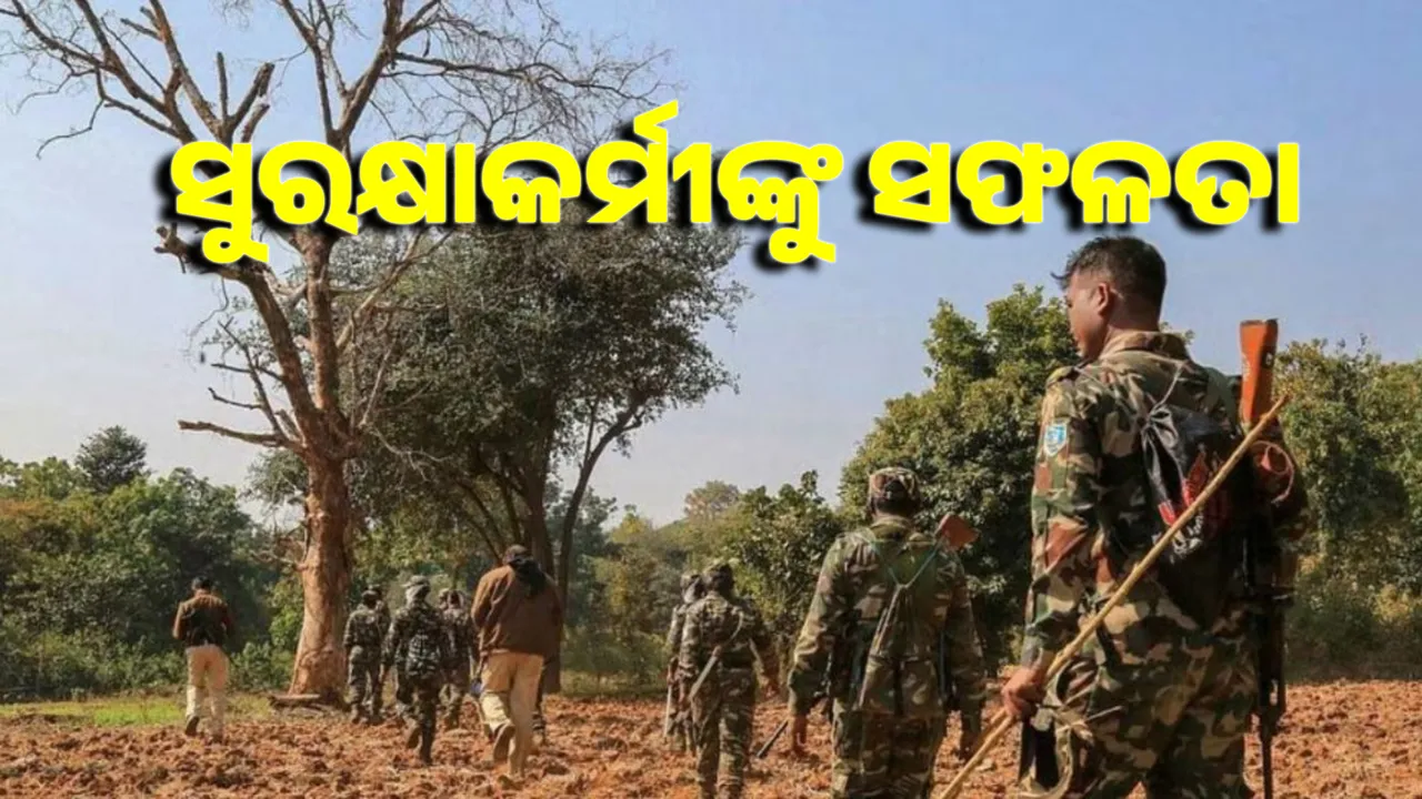  An exchange of fire between security forces and militants on the Kanker-Narayanpur border Photograph: (sambad.in) 