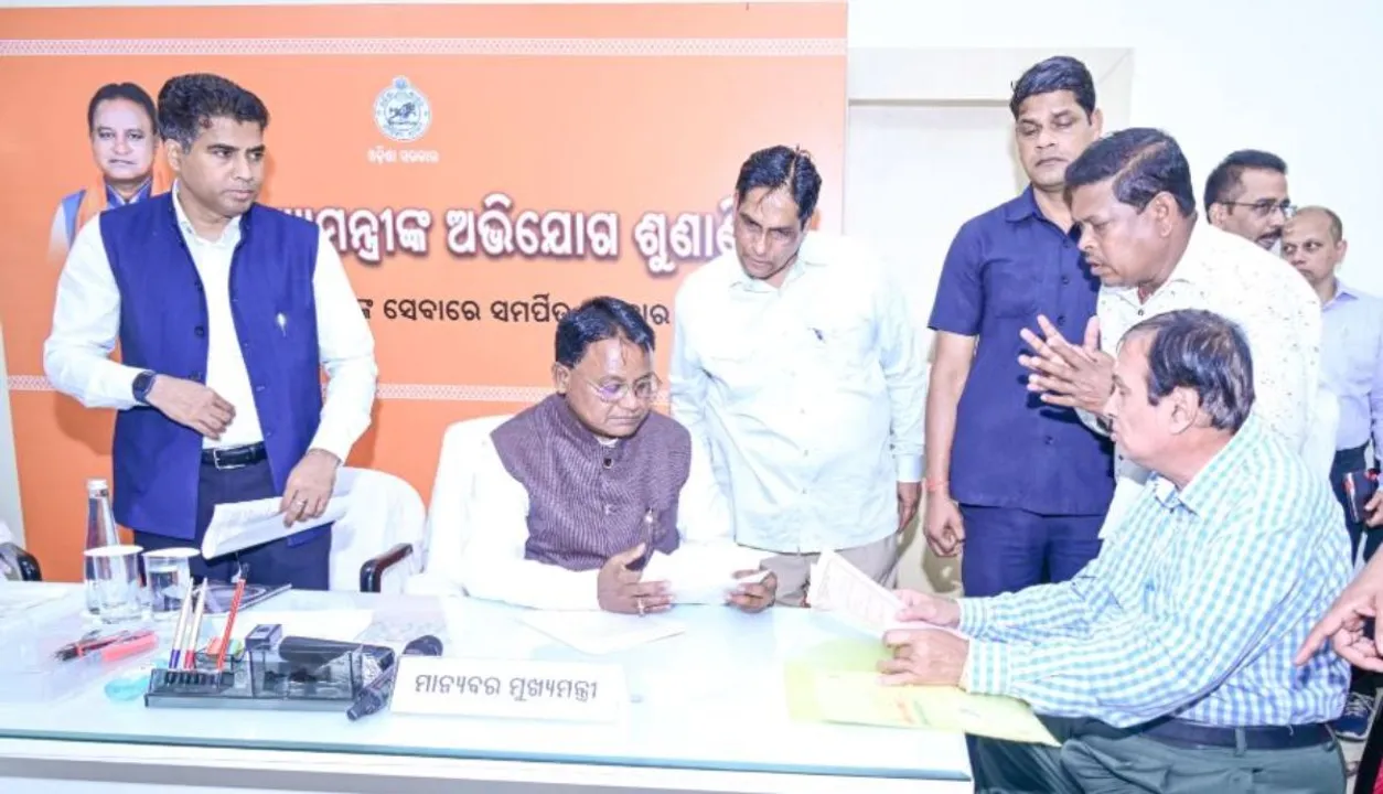  1000 petitions registered in 8th complaint hearing Photograph: (sambad.in) 