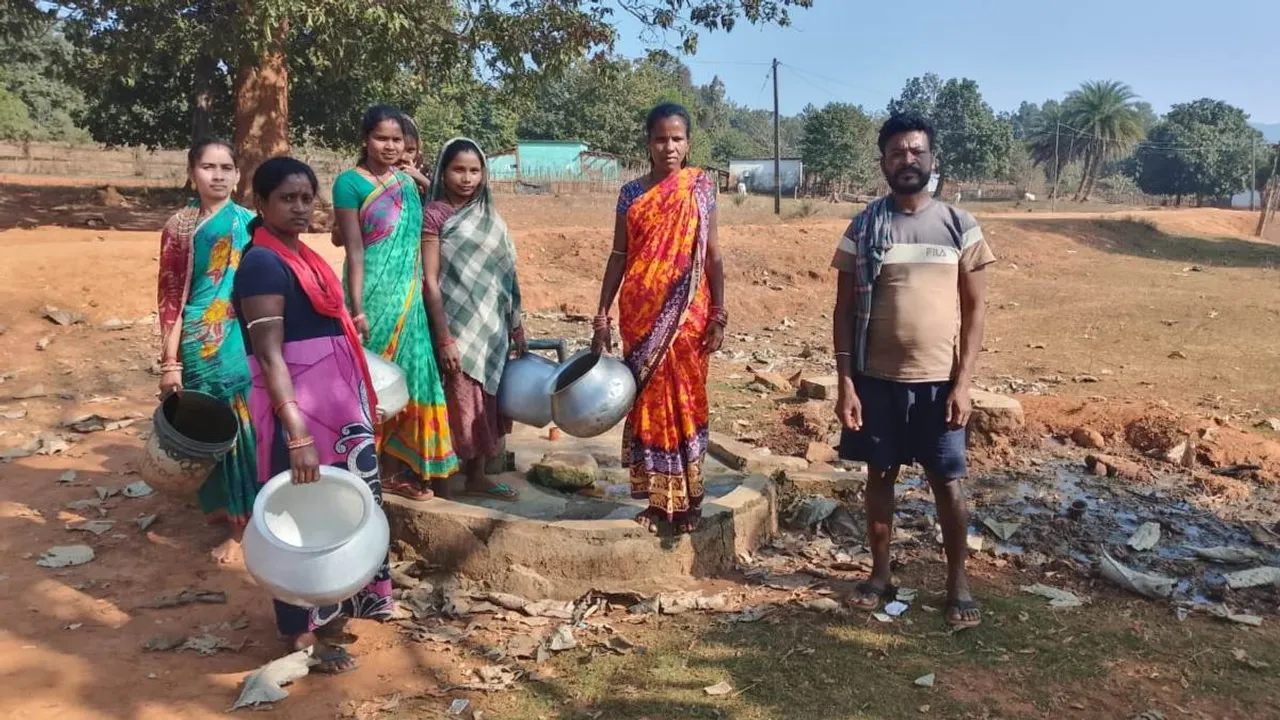 Residents of Ganipada Sahi face problem for drinking water Photograph: (sambad.in) 