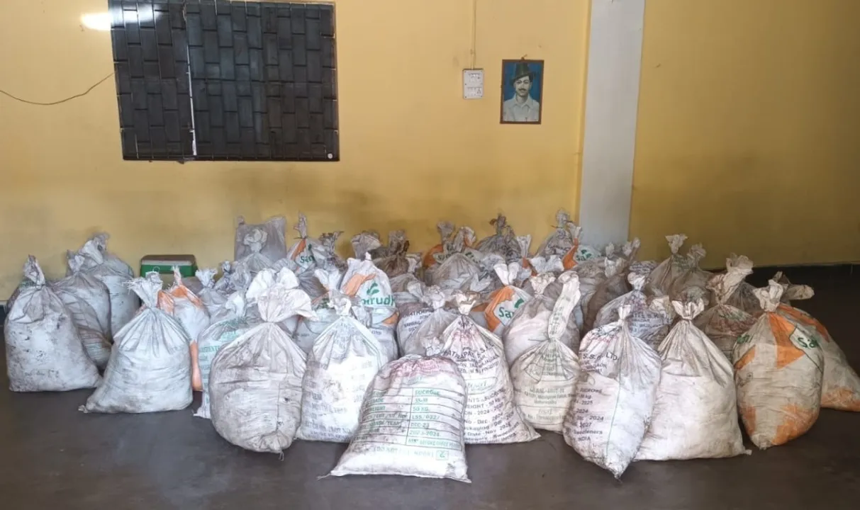  13,600 pouches of  liquor seized Photograph: (sambad.in) 