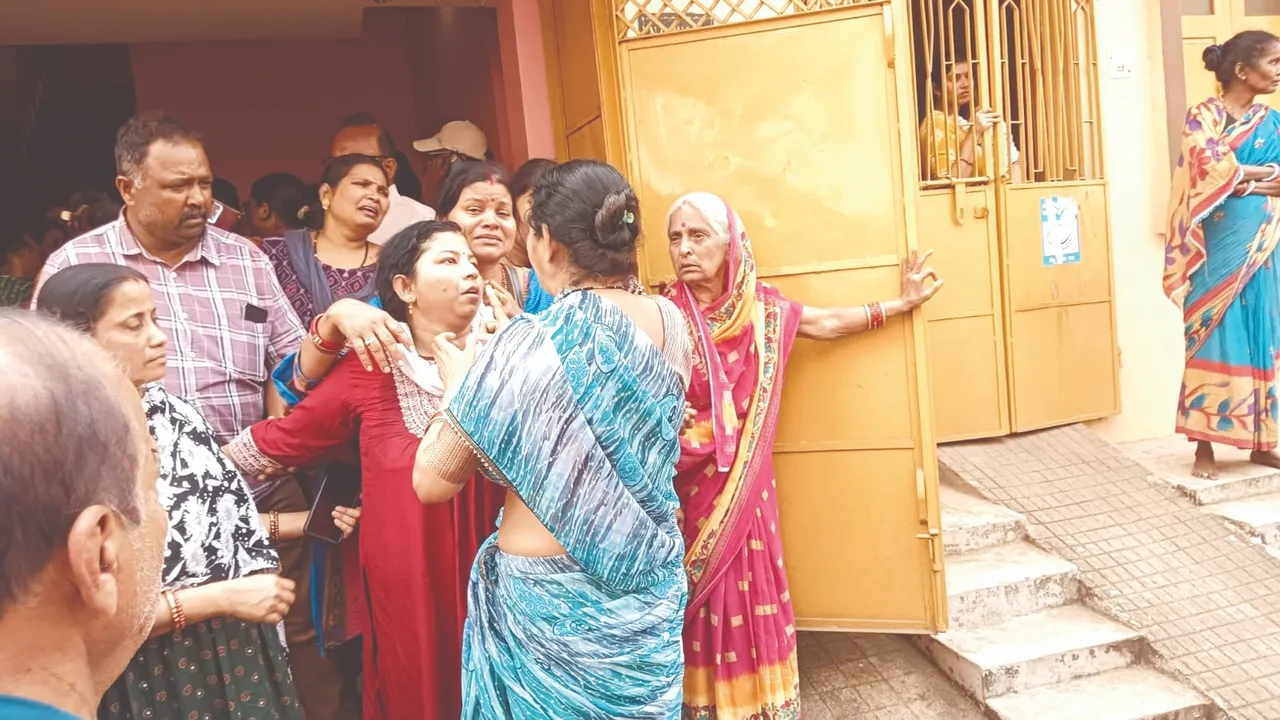  ଶୋକାକୁଳ ପରିବେଶରେ ସରିଲା ରକ୍ତିମଙ୍କ ଅନ୍ତିମ ସଂସ୍କାର,  ଏବେ ଡାକ୍ତରଖାନାରେ ପତ୍ନୀ, ଝିଅ, ମଉସା ଓ ମାଉସୀ