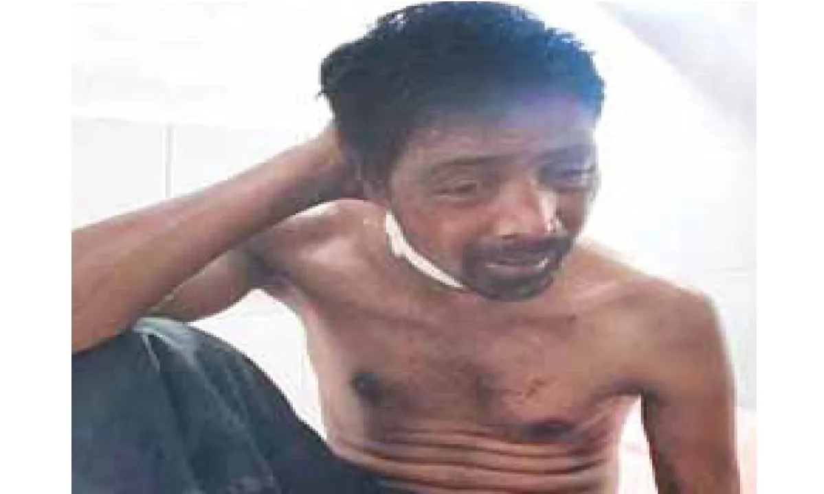  ସ୍ୱାମୀର ଗଳା କାଟିଦେଲା: ମ୍ରିୟମାଣ ପୁଅର ଆତ୍ମହତ୍ୟା ଉଦ୍ୟମ, ଡାକ୍ତରଖାନାରେ ଗୁରୁତର ବାପାପୁଅ