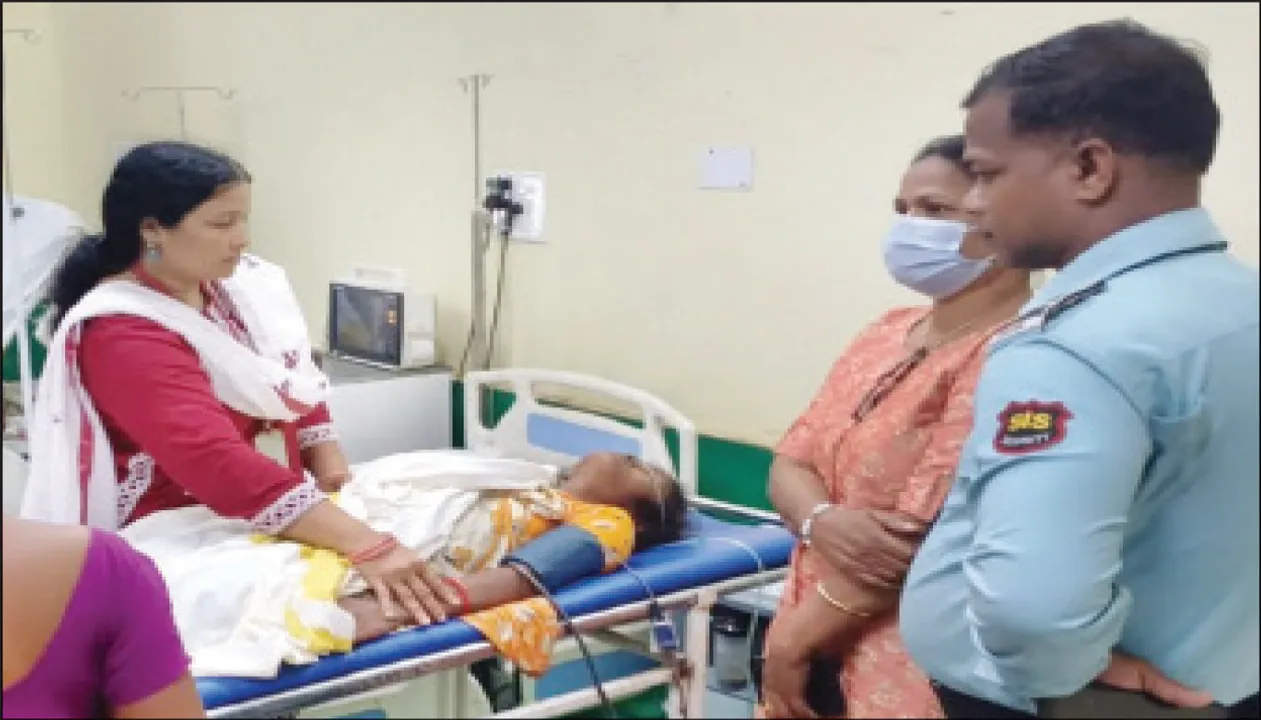  ରିଲ୍‌ସ କରୁଥିଲେ, ନଦୀକୁ ଖସିପଡ଼ିଲେ: ଡାକ୍ତରଖାନାରେ ଗୁରୁତର ଯୁବତୀ