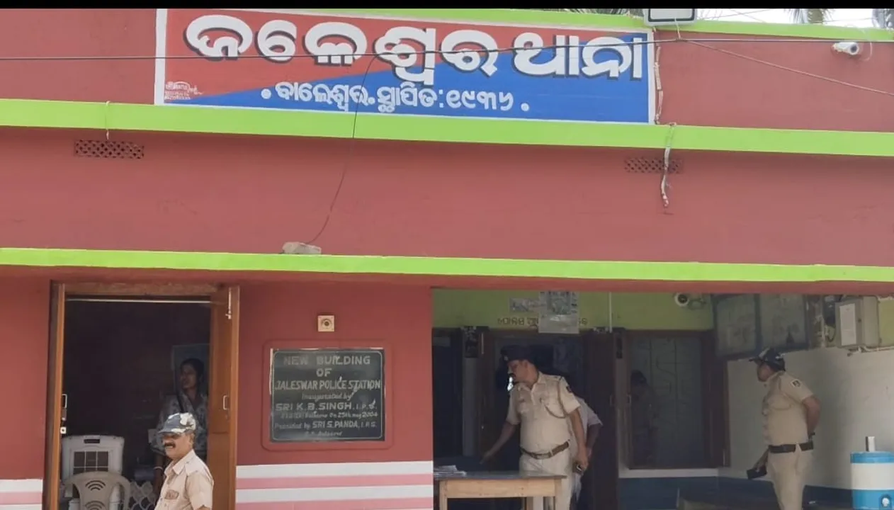 ସ୍ବାମୀଙ୍କୁ ମଦ ପିଆଇ ନବବିବାହିତା ପତ୍ନୀଙ୍କୁ ସମ୍ପର୍କୀୟ କକାର ଦୁଷ୍କର୍ମ ଅଭିଯୋଗ