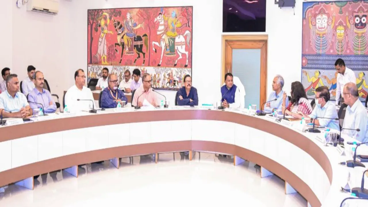  Chief Minister orders no power cuts between 11 am and 5 pm and between 9 pm and 6 am Photograph: (sambad.in) 