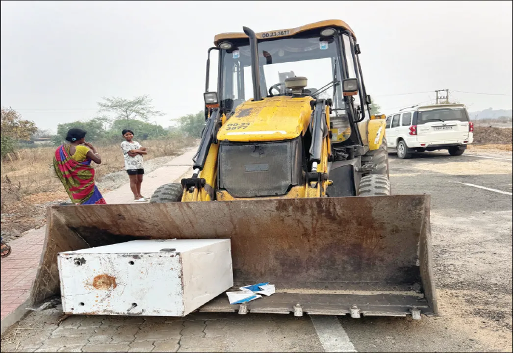  ଜେସିବିରେ ଏଟିଏମ୍‌ ତାଡ଼ିନେଲେ: ଅପରାଧୀଙ୍କ କାରନାମାରେ ପୁଲିସ ଚକିତ