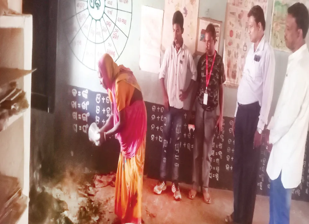  ଚୋରିରେ ବିଫଳ ଦୁର୍ବୃତ୍ତଙ୍କ ଉନ୍ମତ୍ତକାଣ୍ଡ: ବିଦ୍ୟାଳୟ ସାମଗ୍ରୀ ଜାଳିଦେଲେ