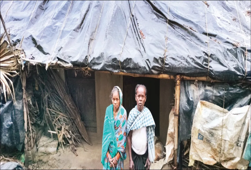  ଡାଟାବେସ୍‌ରେ ପକ୍କାଘର: ପଲିଥିନ୍‌ ତଳେ ଜୀବନ, ଦଲାଲ୍‌ ନେଇଗଲା ଗୃହନିର୍ମାଣ ଅର୍ଥ